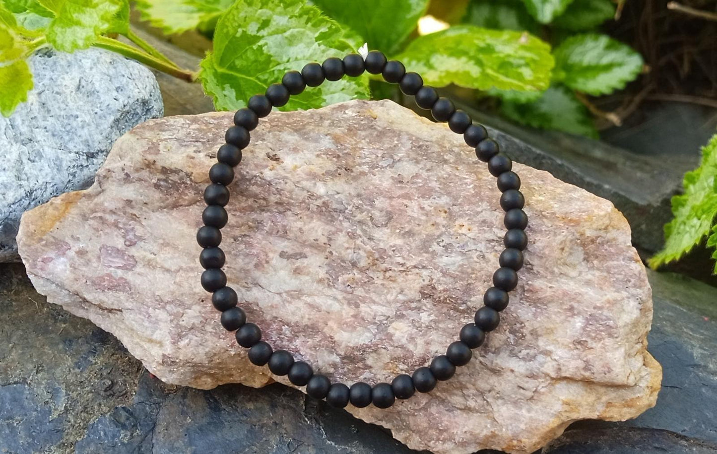 Jemný pružný náramek z černého turmalínu (3 mm)