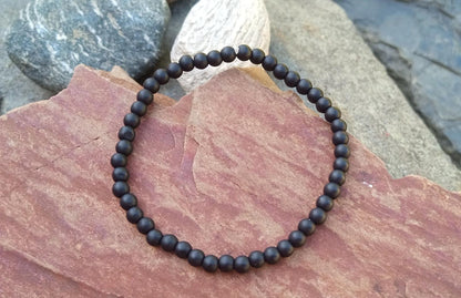 Jemný pružný náramek z černého turmalínu (3 mm)