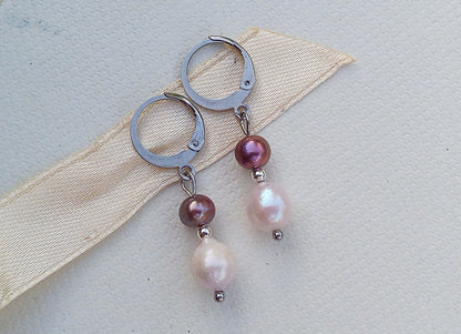 Perlový duet: Náušnice s říčními perlami v odstínech bílé a hnědé