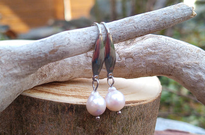 Okouzlující visací náušnice s barokními perlami – esence ženskosti