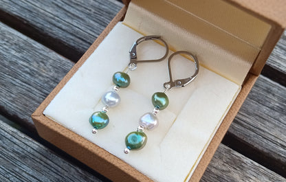 Perlová harmonie: Náušnice s barevnými říčními perlami