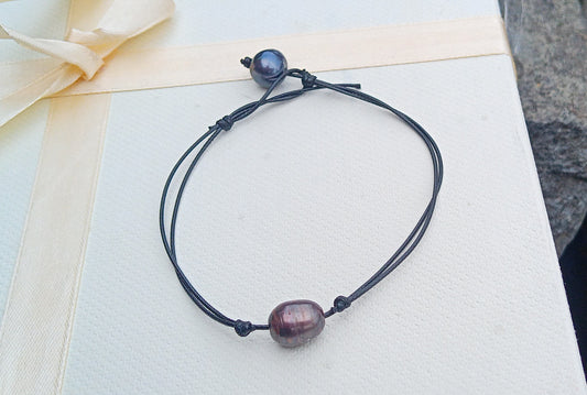 Dotek hlubin: Šňůrkový náramek s pravými říčními perlami