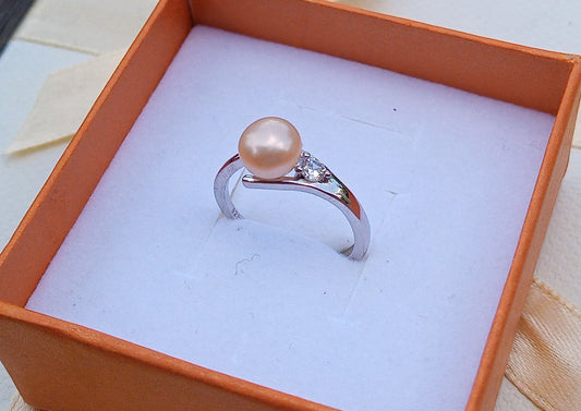 Perlová něha na vašem prstu: Elegantní prsten s říční perlou