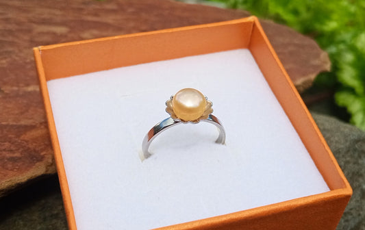 Nadčasový elegantní prsten s pravou říční perlou