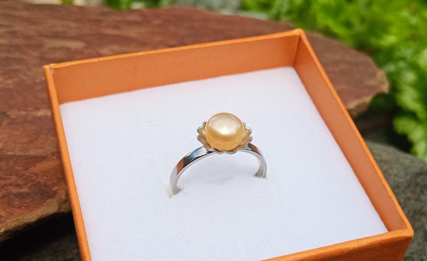 Nadčasový elegantní prsten s pravou říční perlou