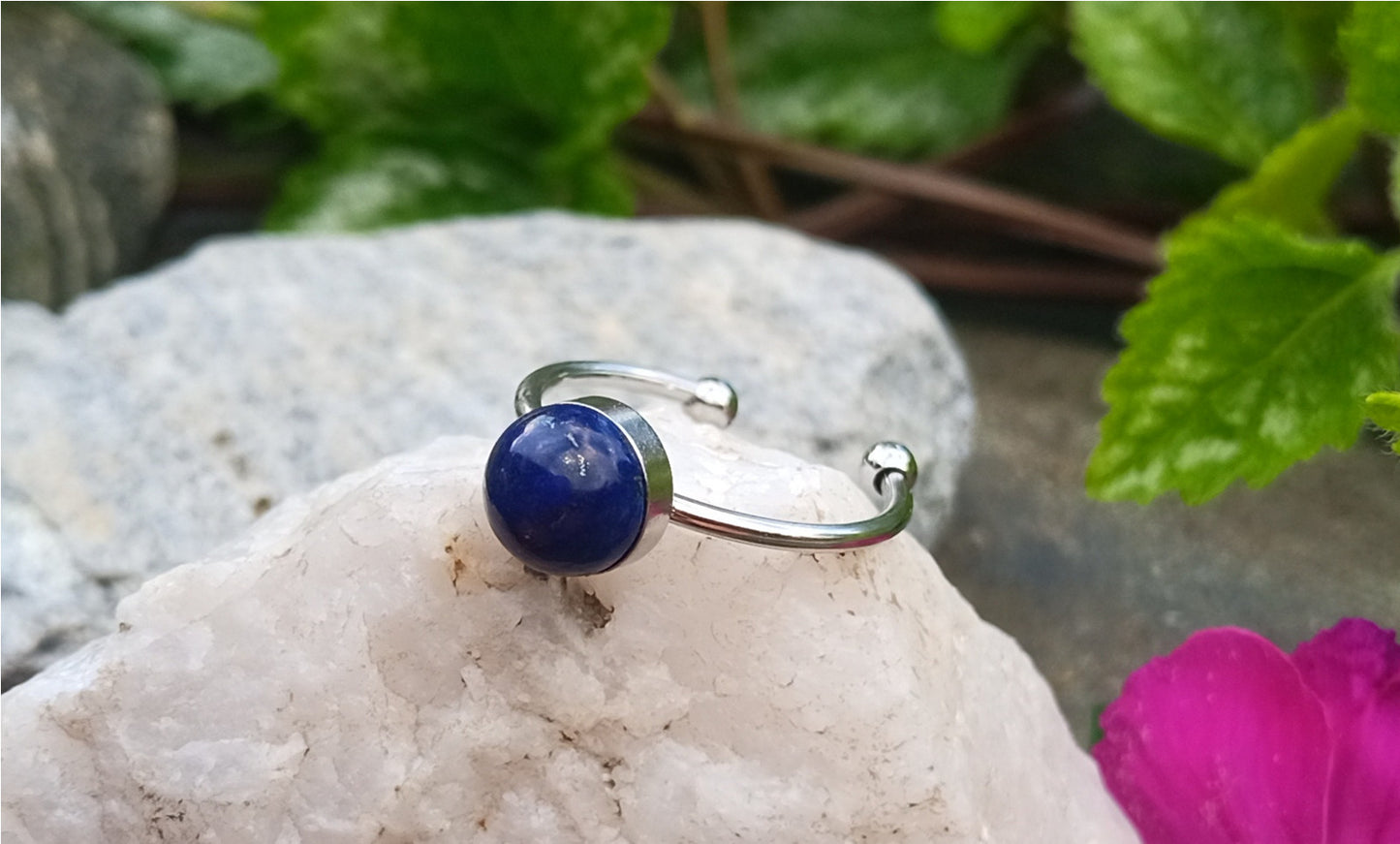 Okouzlující otevřený prsten: Intenzivní modř lapis lazuli