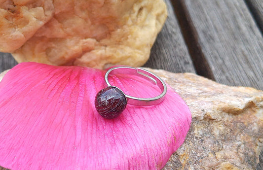 Prsten s přírodním granátem „Surová vášeň“ – Chirurgická ocel