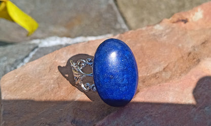 Královská modř: Prsten s lapis lazuli v antickém stylu