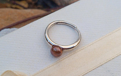 Minimalistický prsten „Bronze Glow“ s říční perlou