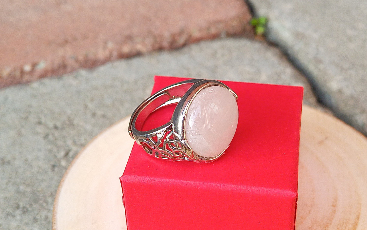 Prsten „Rose Petal“ s přírodním růženínem