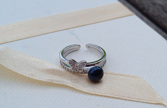 Romantický prsten s tmavou říční perlou a třpytivými zirkony