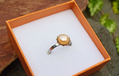 Nadčasový elegantní prsten s pravou říční perlou