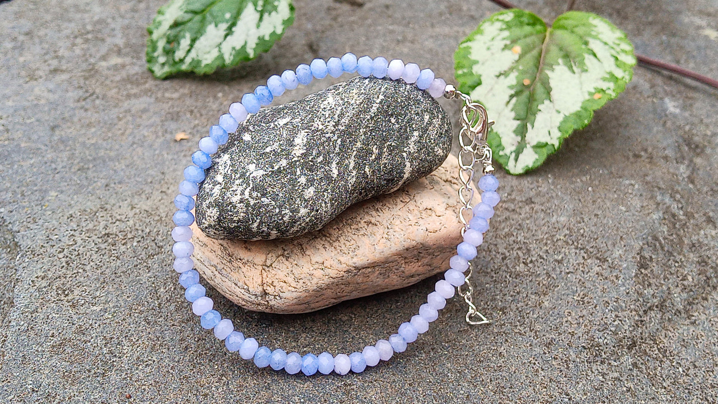 Jemný náramek z broušeného tanzanitu s prodlužovacím řetízkem z nerezové oceli