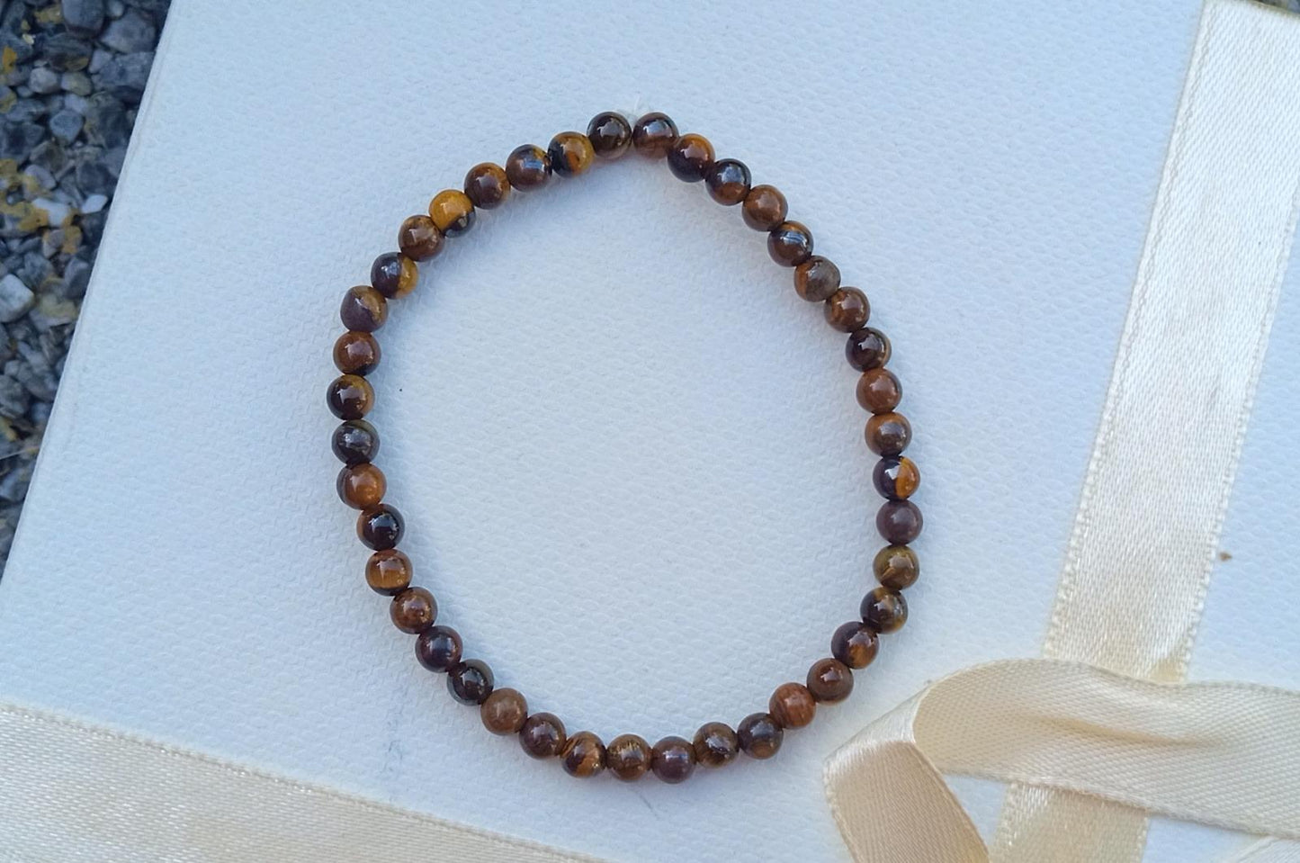Jemný pružný náramek z tygřího oka (3 mm)