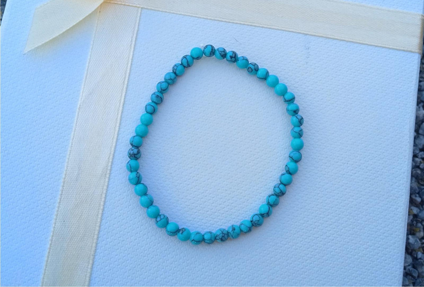 Jemný pružný náramek z tyrkenitu (3 mm)